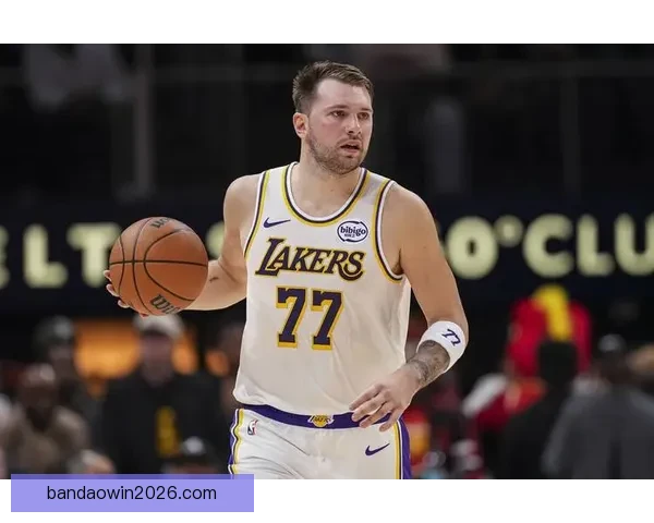 东契奇腿筋受伤詹姆斯回归持球核心湖人再靠老将支撑