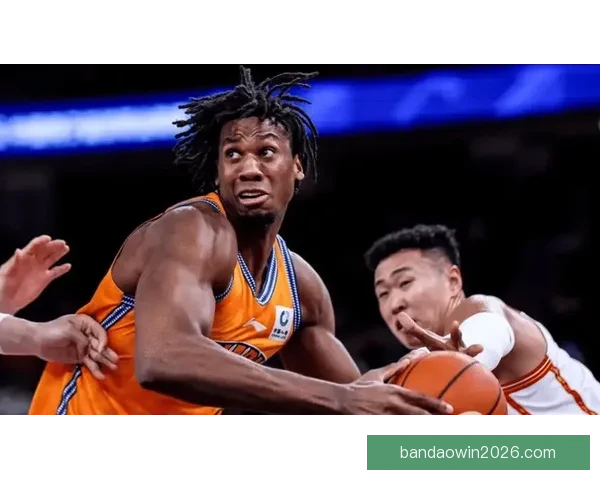 怀特塞德称赞CBA球员真实对抗少假摔体现尊重精神